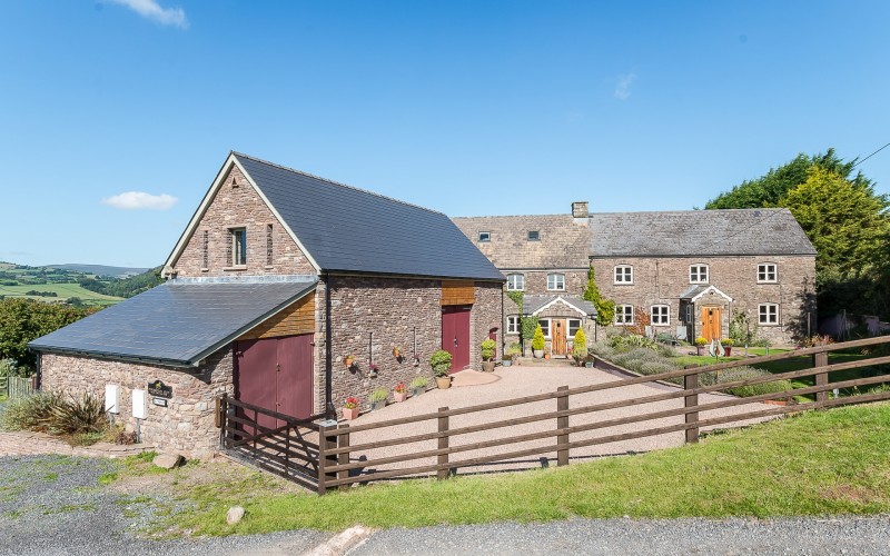 Dan Y Skirrid Farm v2