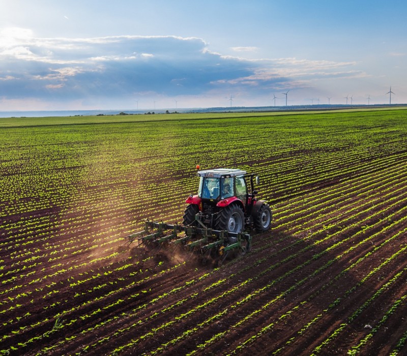 shutterstock 423334651 tractor